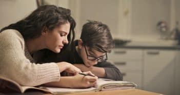 Apprendre à lire et écrire : quels sont les livres incontournables ?