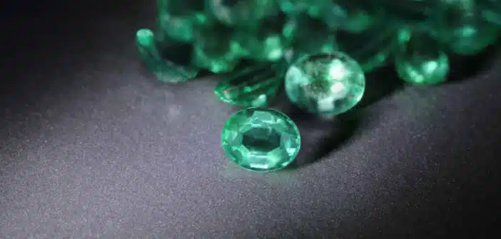 Emeraude, Jade, Péridot Zoom sur les pierres précieuses vertes et leurs vertus