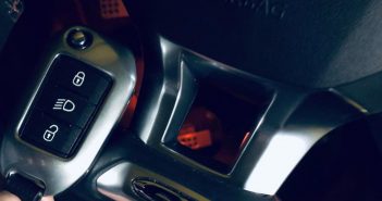 Comment réinitialiser une clé de voiture Peugeot ?