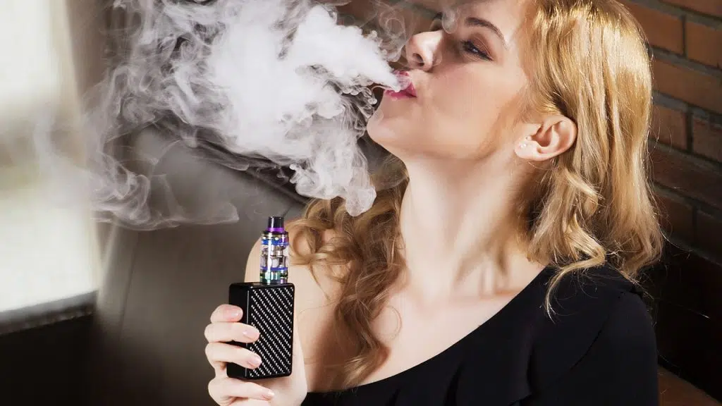 Serait-il bénéfique d’utiliser une tubeuse électrique à cigarettes ?